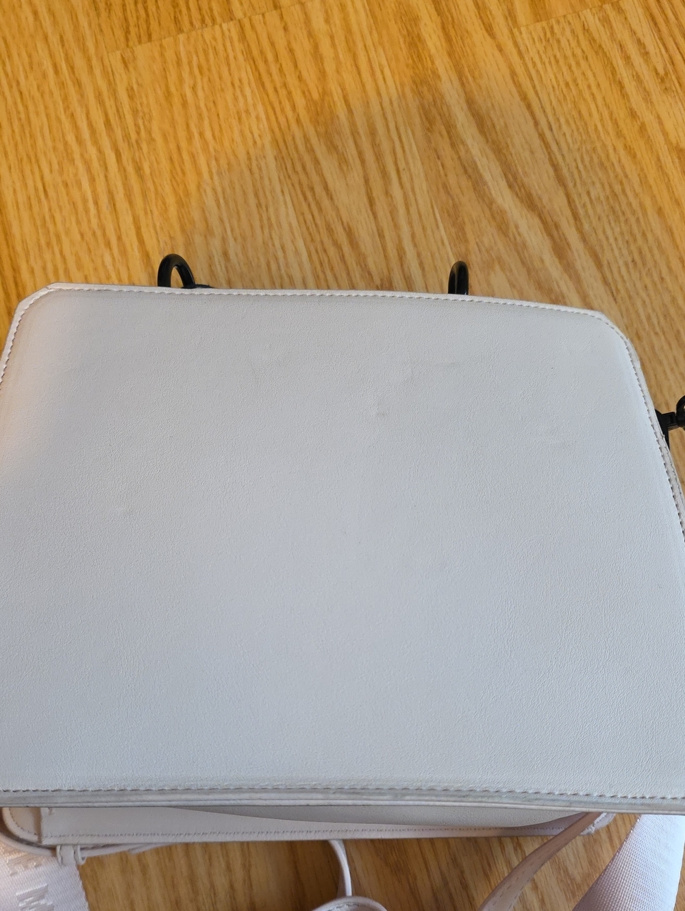 Steve Madden White Crossbody with Black Bats Logo - Picture 10 of 12